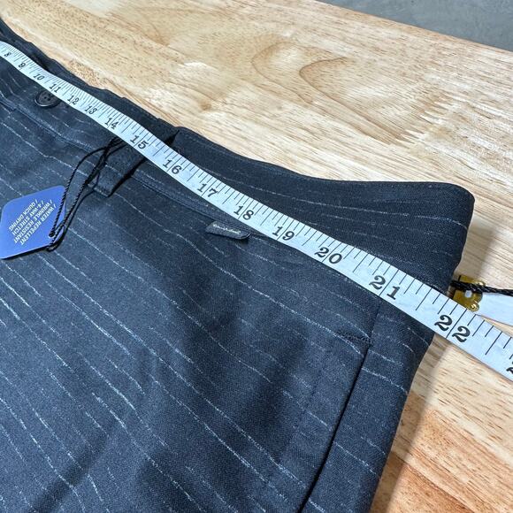 Travis Mathew NWT Hybrid Short Gray Striped Men's Size 42 In or Out of the Water - Picture 8 of 10